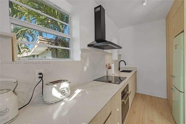 Foto del edificio - 4812 Pine Tree Dr