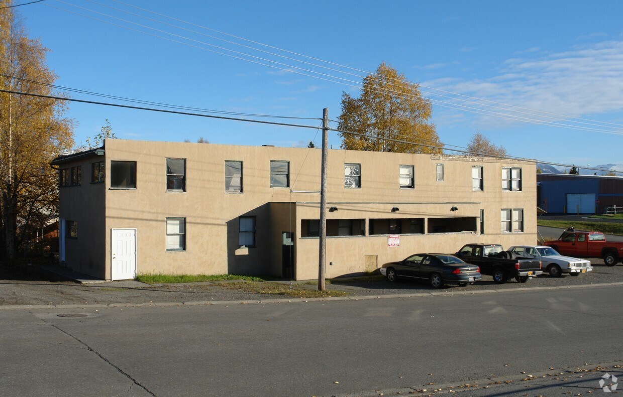 Primary Photo - 733 Hyder St