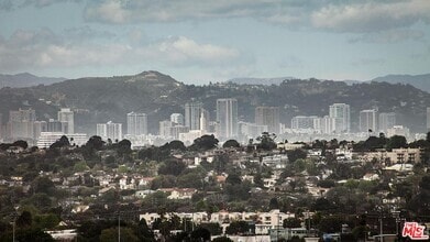 Building Photo - 13600 Marina Pointe Dr