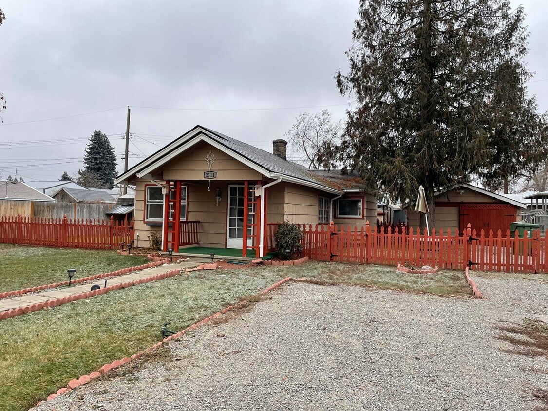 Primary Photo - Charming Audubon Bungalow