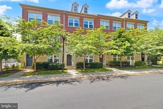 Building Photo - 16013 Haygrath Pl
