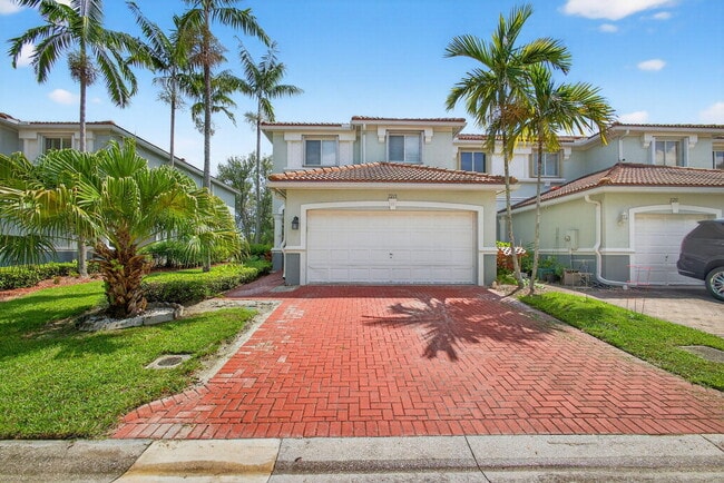 Building Photo - 2213 Oakmont Dr
