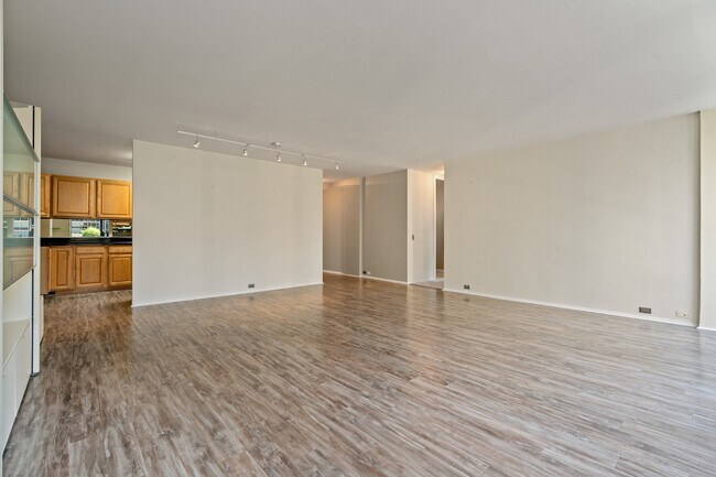 Building Photo - 900 N Lake Shore Dr