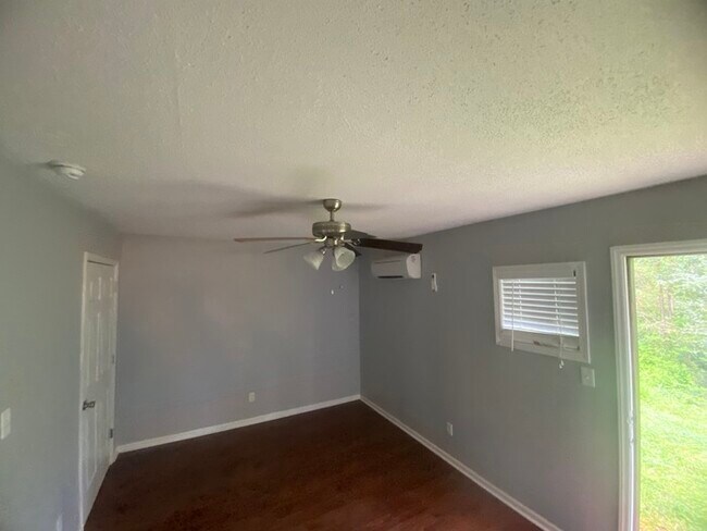 Foto del edificio - New Opportunity near downtown Concord