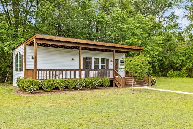 Building Photo - 2110 Las Flores Ln