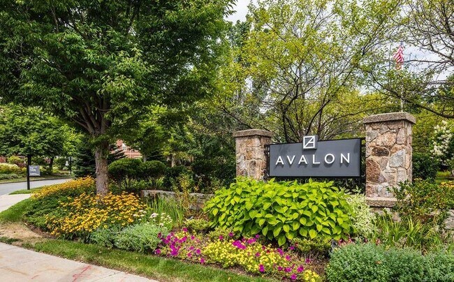 Building Photo - 99 Needham St