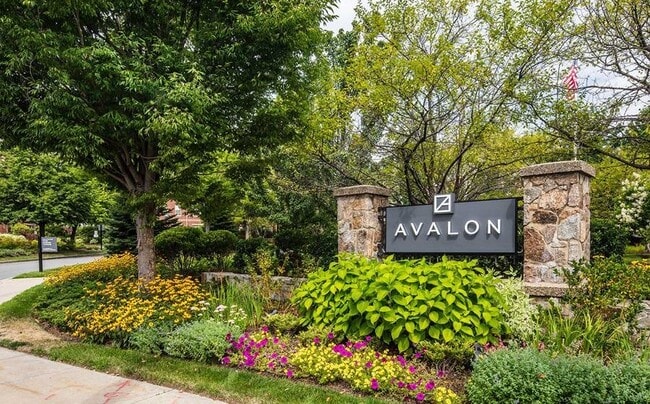 Building Photo - 99 Needham St