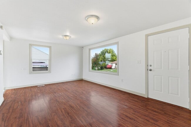 Building Photo - Charming 4 Bed, 2 Bath w/ Garage! *HOLIDAY SPECIAL: $1,000 OFF!*