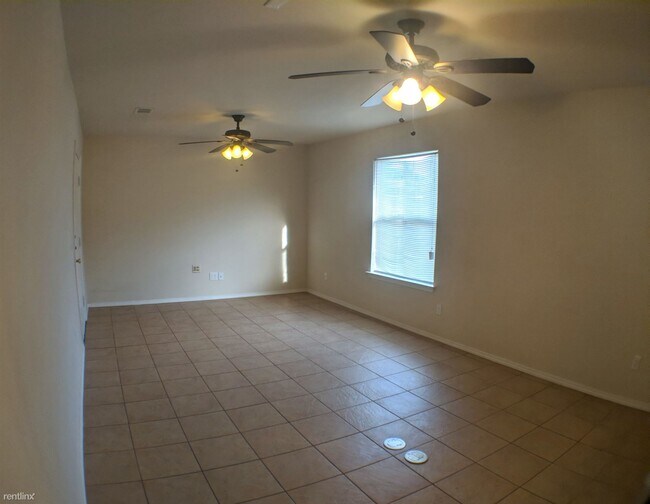Building Photo - 2 br, 1.5 bath House - 2106 Wright Way