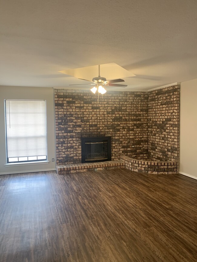 Building Photo - 1309 W Quinton St
