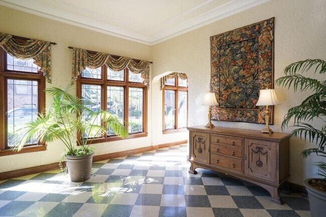 Building Photo - 1 bedroom in Seattle WA 98121