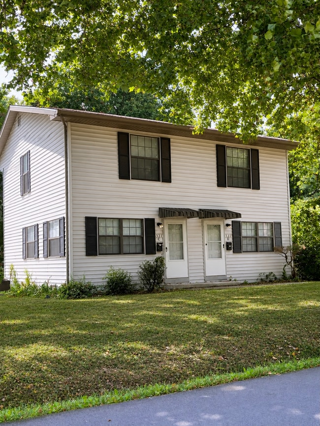 Building Photo - 531-C. N Oak Grove Ave