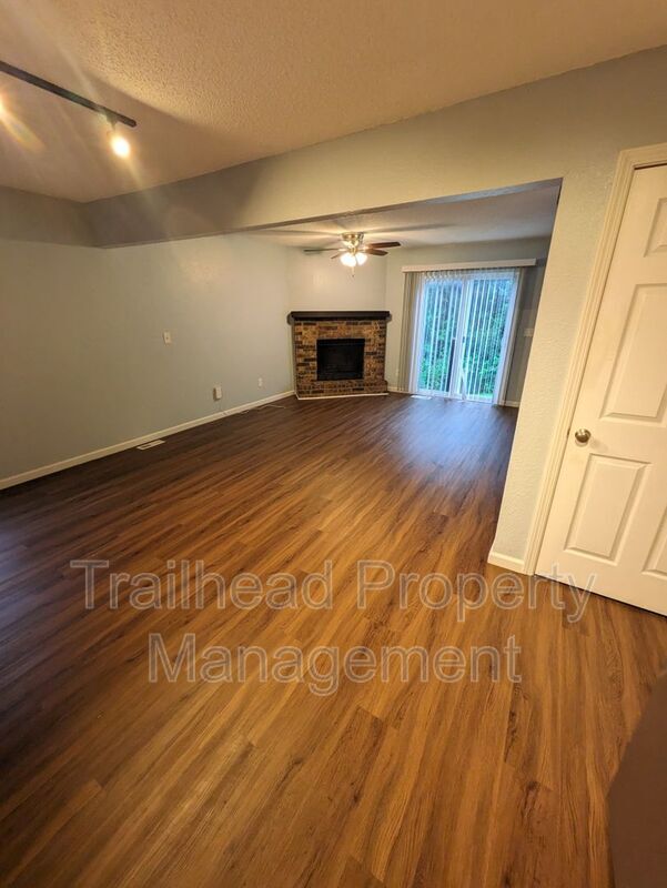 Foto del edificio - 307 NE Timbercreek Dr