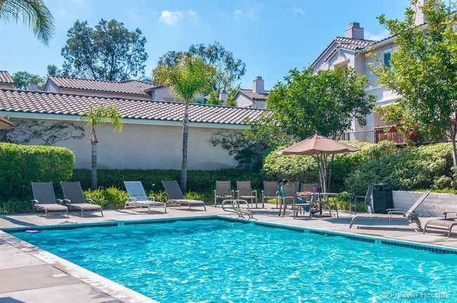 Foto del edificio - 3741 Carmel View Rd