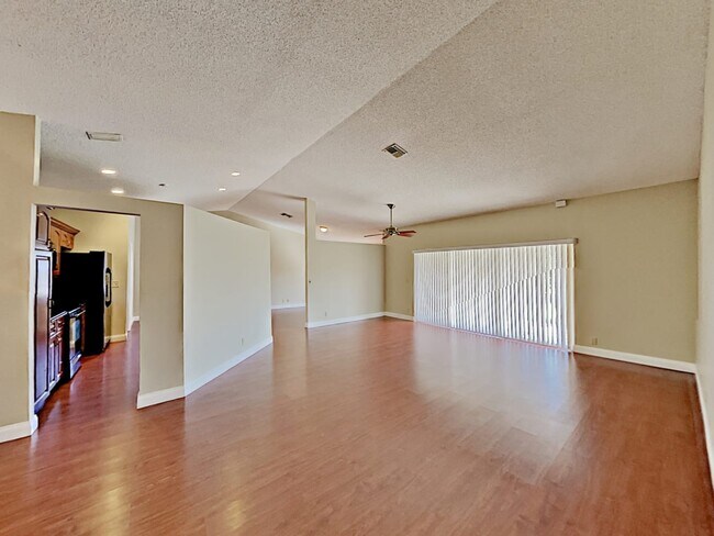 Foto del edificio - 450 Oregon Ln