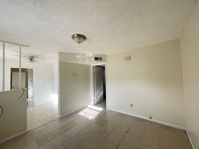 Building Photo - 930-940 S 15th Street