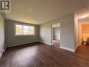Building Photo - 141 Linnwood Ave