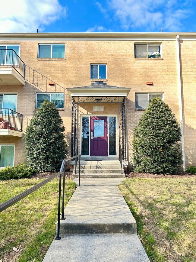 Building exterior, unit faces back courtyard, not the street - 10618 Montrose Ave