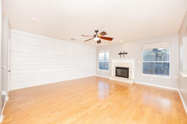 Building Photo - 1506 Crescent Point