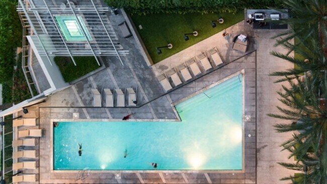 Foto del edificio - 255 W 5th St