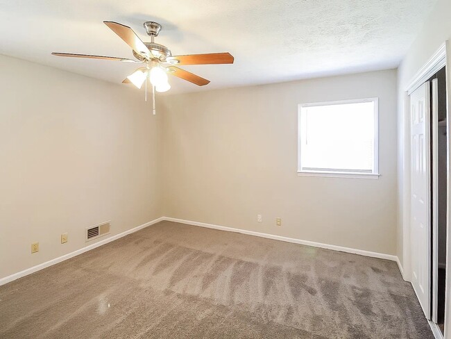 Building Photo - 721 Bluebird Dr SE