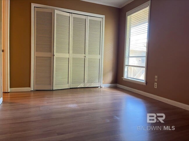 Building Photo - 2069 Sea Cliff Dr N