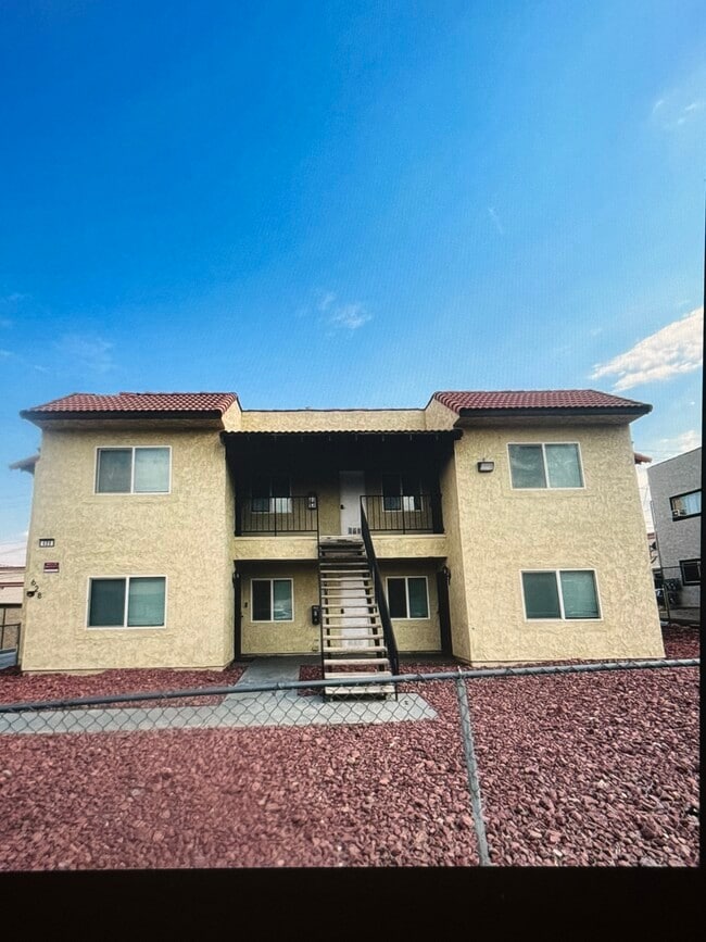 Building Photo - 728 E Virginia Way