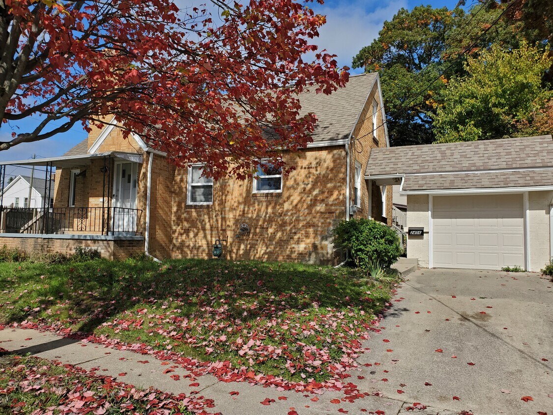 2456 Lambert Dr, Toledo, OH 43613 House Rental in Toledo, OH