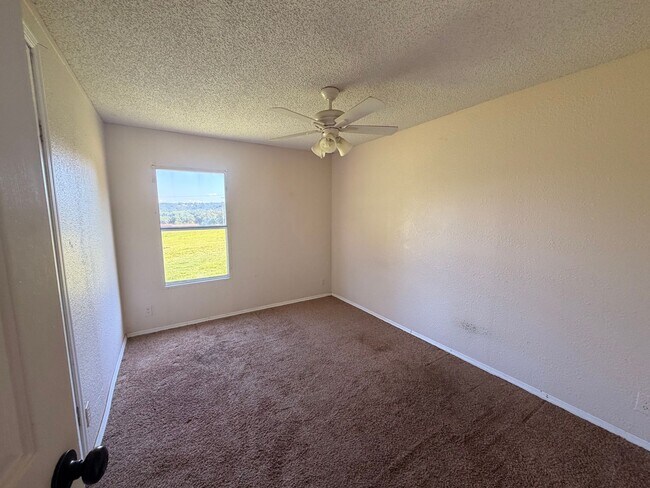 Foto del edificio - This 3-bedroom, 2-bathroom home on the outskirts of Russellville, AR