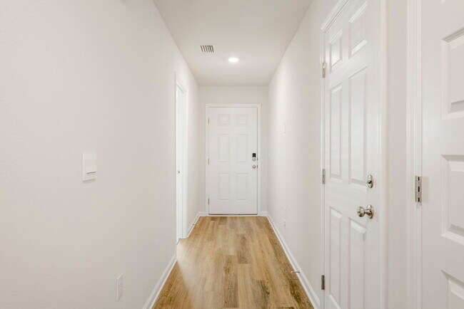 Foto del edificio - 5033 Rivergrass Dr