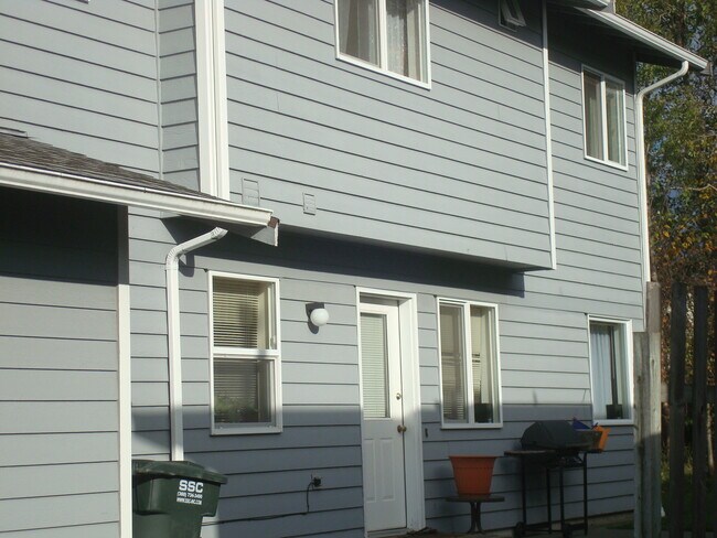 Foto del edificio - 2229 Xenia Ln