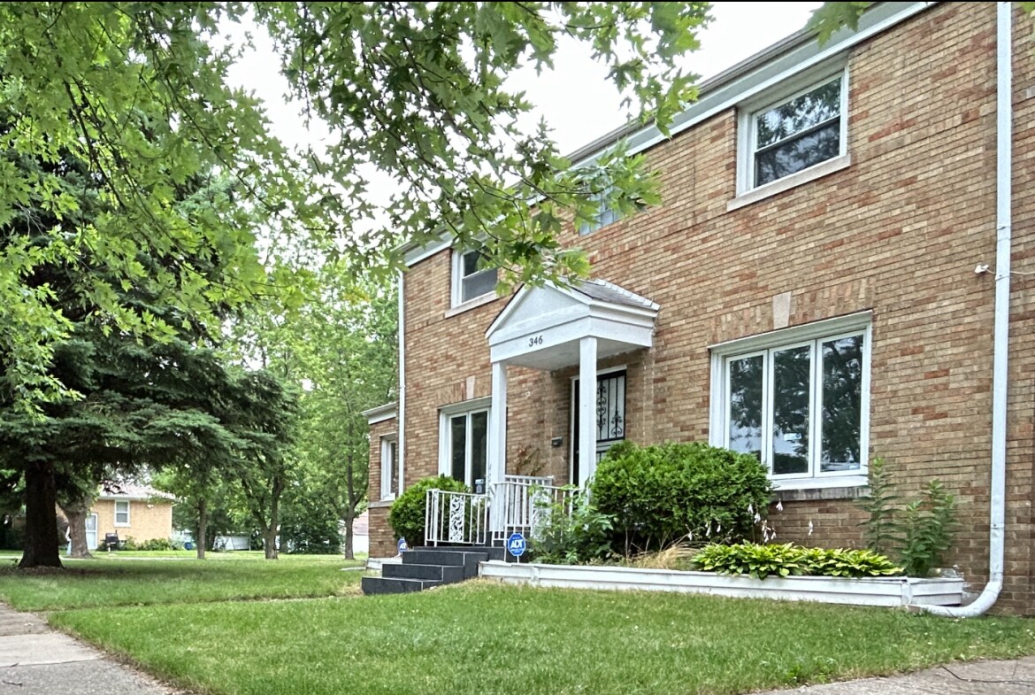 Primary Photo - 346 Memorial Dr