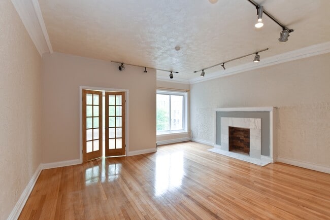 Building Photo - 5121 S Ingleside Ave