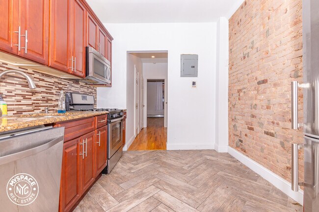 Foto del edificio - 758 Marcy Ave