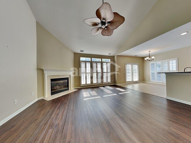 Foto del edificio - 14127 Hiawatha Ct