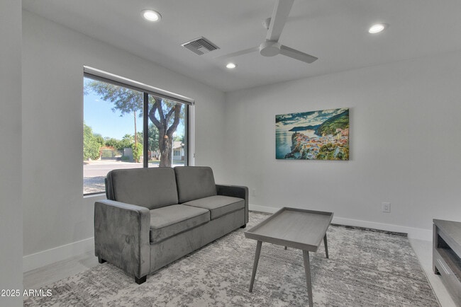 Foto del edificio - 4241 E Calle Tuberia