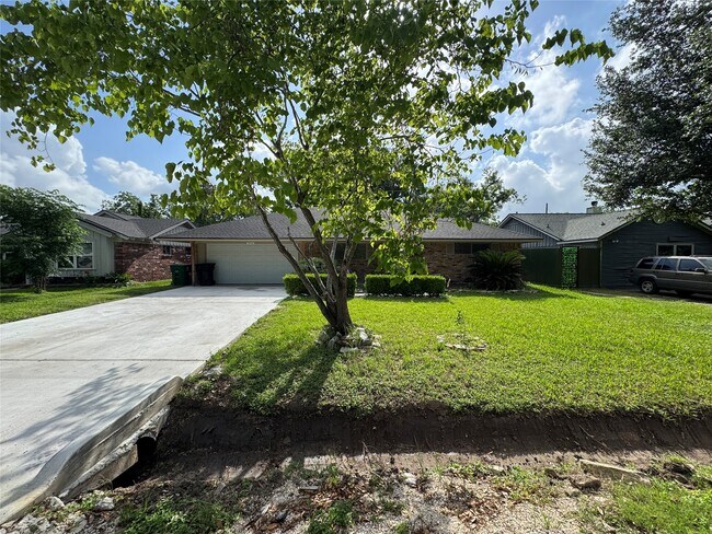 Building Photo - 1710 Longhorn Dr