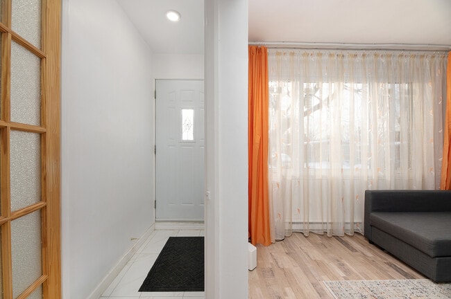 Entrée - 718A Rue Anyon