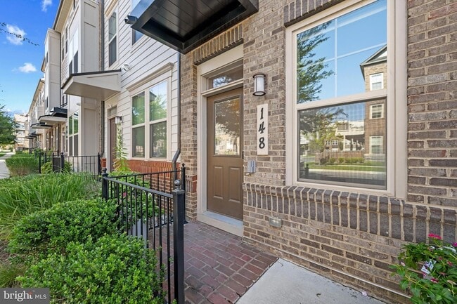 Building Photo - 148 Stowe Dr