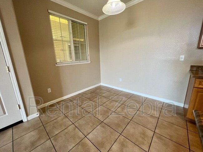 Building Photo - 1360 Shady Ln