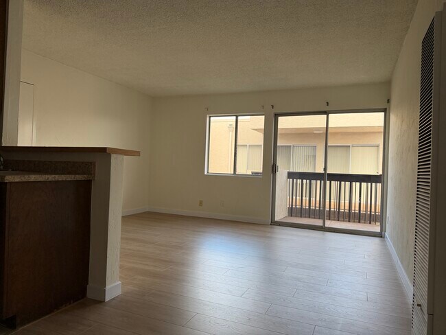 Foto del edificio - 15001 Condon Ave