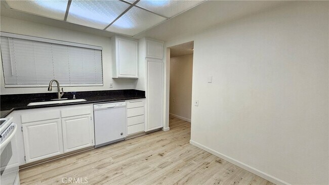 Foto del edificio - 3498 Bahia Blanca W