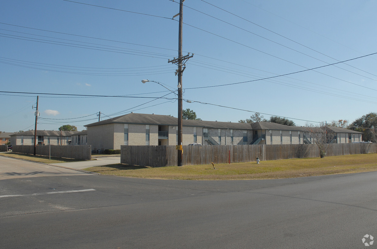 Building Photo - Pinedale Apartments