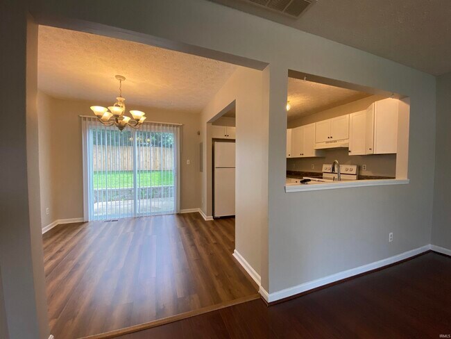 Foto del edificio - 163 Willow Ct