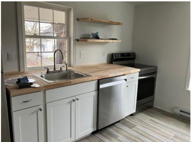 Foto del edificio - 21 E Lake Rd