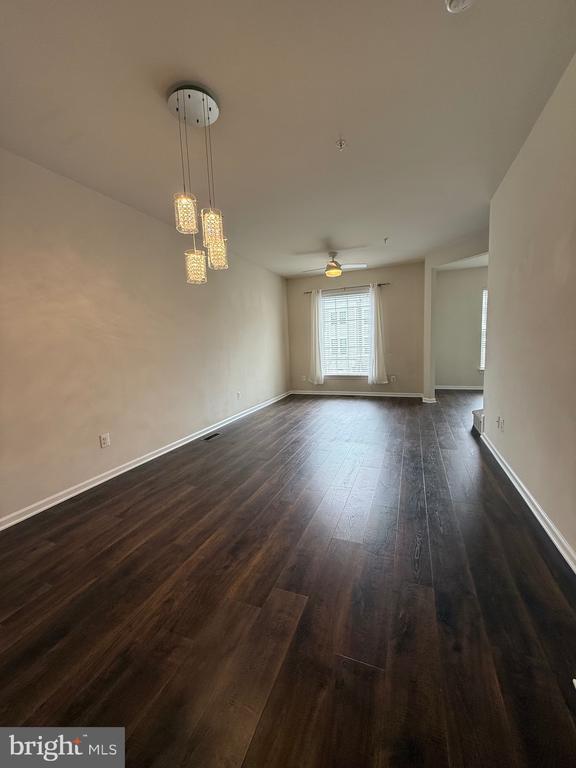 Building Photo - 7476 Riding Meadow Way