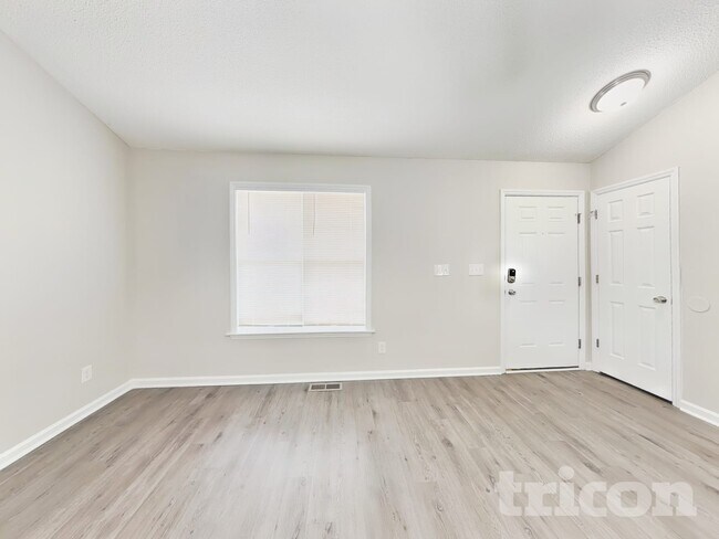 Building Photo - 105 Pinto Ln