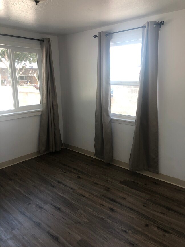 Building Photo - 446 S 100 E