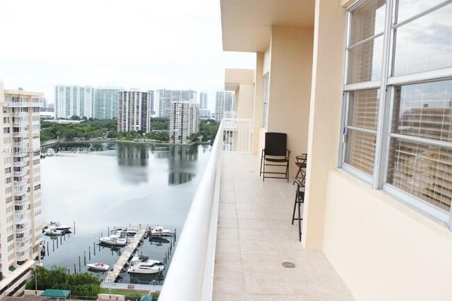 Building Photo - 18031 Biscayne Blvd