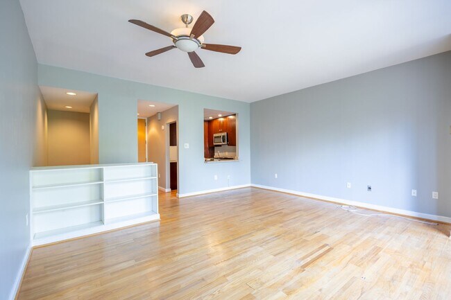 Building Photo - Lovely 1 BR/1 BA Condo in the Heart of Geo...